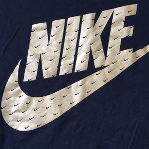 NIKE L Women’s Black Tee gold black